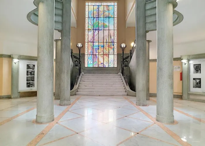 Nestor&jeeves - Gloria - Very Close Sea - Prestigious Building