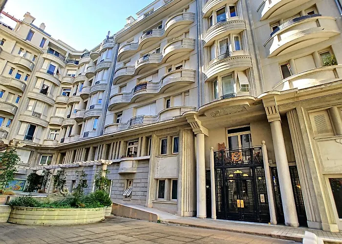 Nestor&jeeves - Gloria - Very Close Sea - Prestigious Building